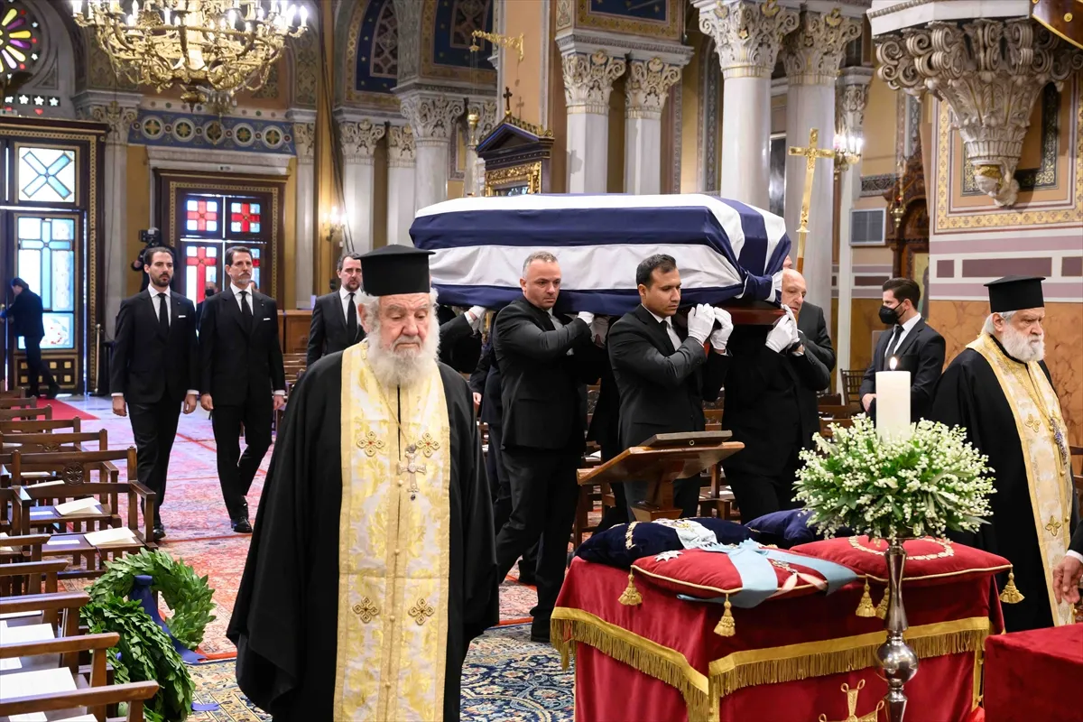 Yunanistan'ın eski Kralı İkinci Konstantinos, Atina Metropol Katedrali'nde düzenlenen dini