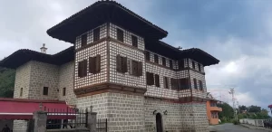 Trabzon’un Sürmene ilçesinde 1856’da Hacı Yakupoğlu Memiş Ağa tarafından yaptırılmış