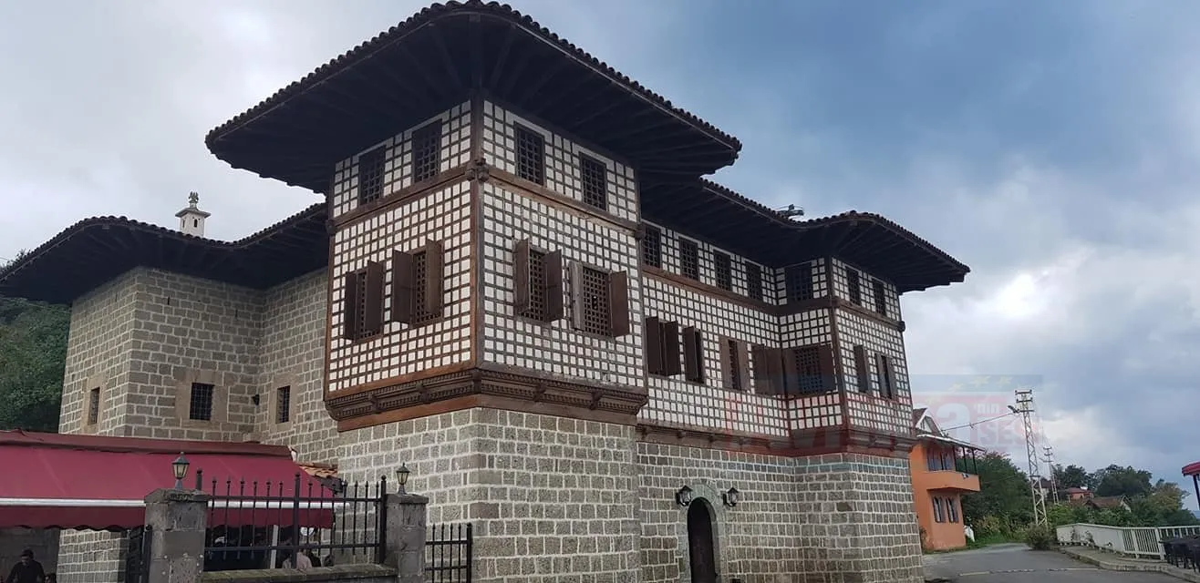 Trabzon’un Sürmene ilçesinde 1856’da Hacı Yakupoğlu Memiş Ağa tarafından yaptırılmış