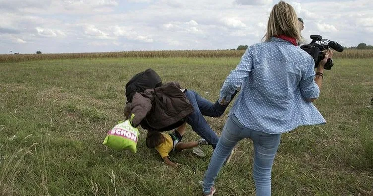 Avrupa'ya mülteci akınının olduğu 2015 yılında sırtında çocuğu olan mülteci
