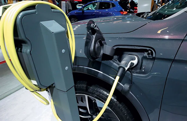 Avrupa Birliği'nde (AB), 2020 yılında elektrikli ve hibrit otomobillerin satışları