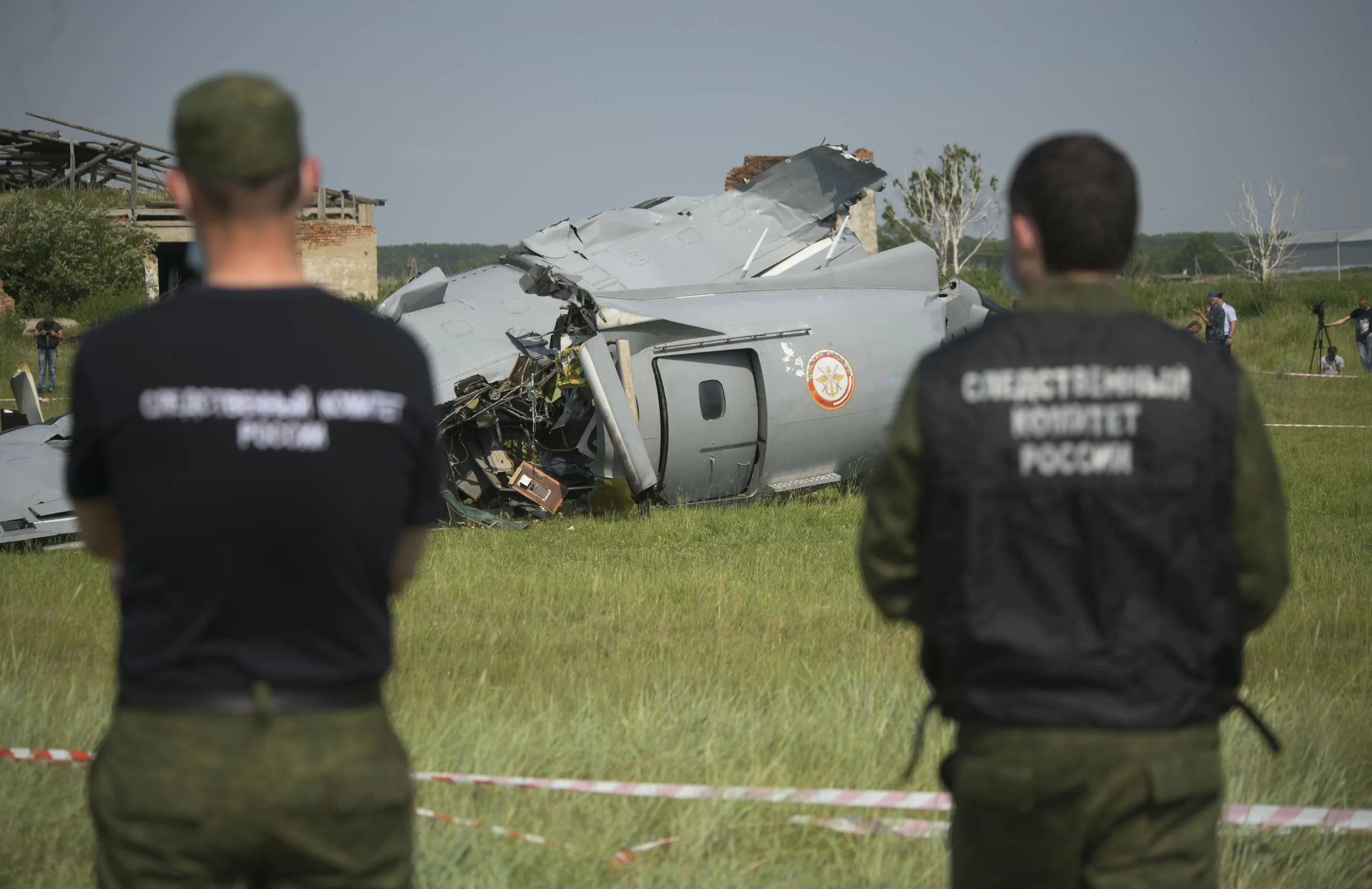 Rusya’nın Sibirya bölgesindeki Kemerovo’da sert iniş nedeniyle kaza yapan uçakta