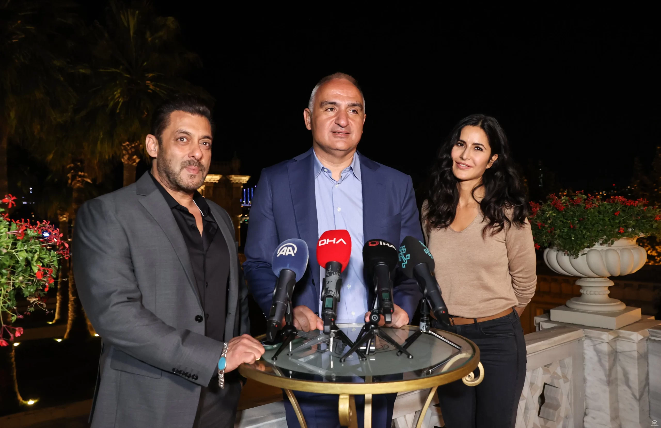Hindistan sinemasının meşhur oyuncularından Salman Khan ve Katrina Kaif ile