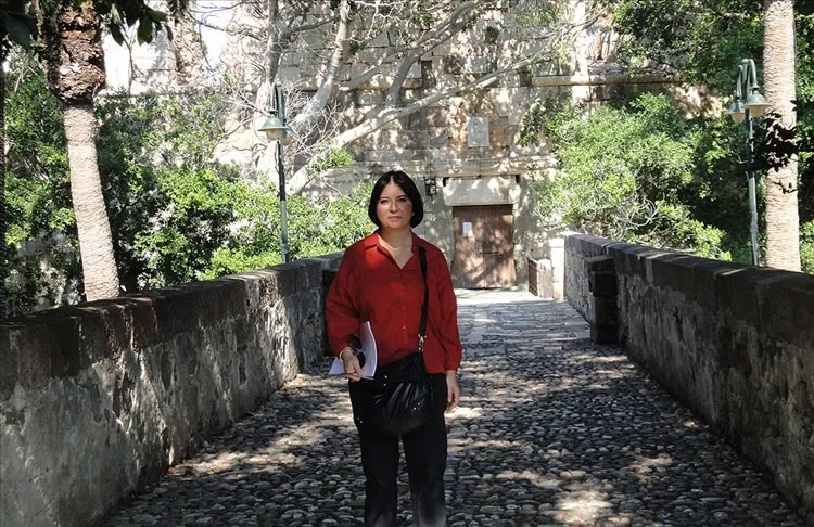 Dr. Neval Konuk Halaçoğlu,"Nea Propontida Belediyesi Meclisi, inşaat çalışmaları sırasında