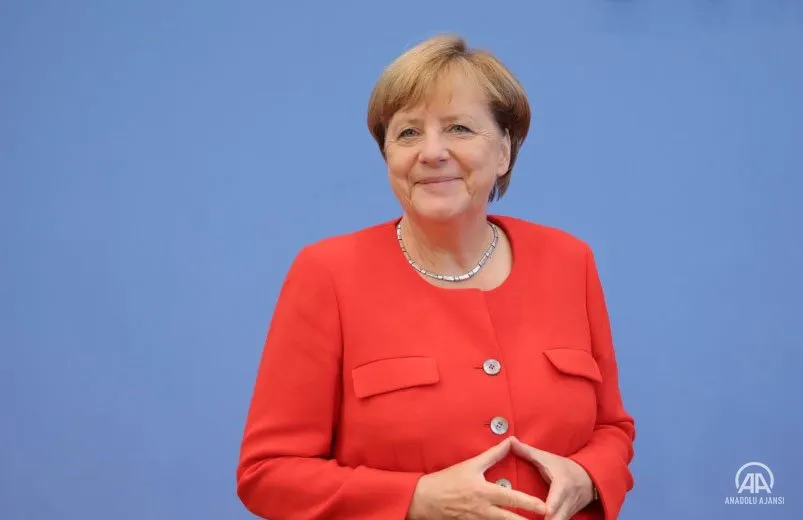 Almanya Başbakanı Angela Merkel, Kabil'deki Hamid Karzai Uluslararası Havalimanı'nın Afganistan