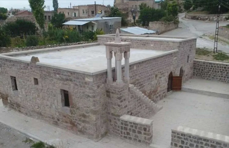 Kayseri'de Himmetdede Mahallesi'nde bulunan 8 asırlık tarihi cami, Kocasinan Belediyesi