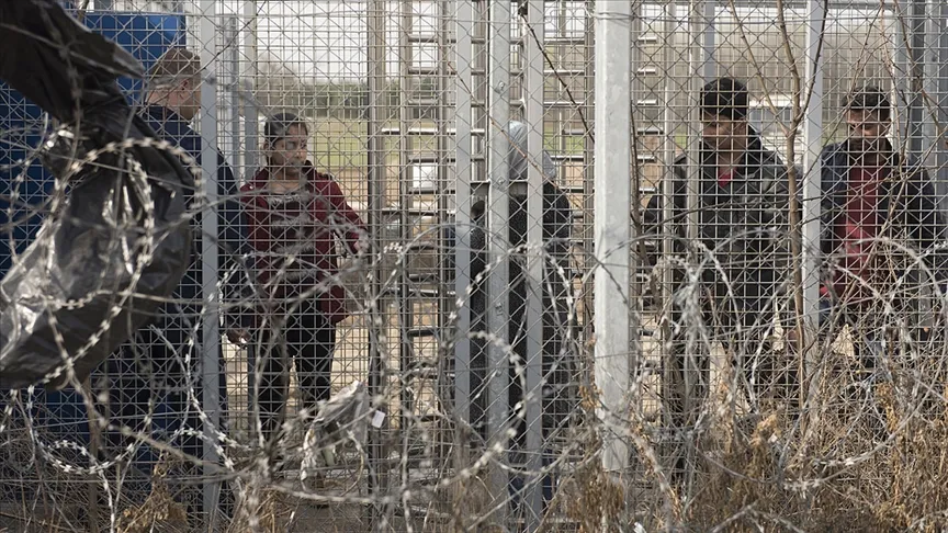 Macaristan, sığınmacılara karşı alınan önlemler kapsamında Vişegrad Grubu'ndaki ortakları Çekya,