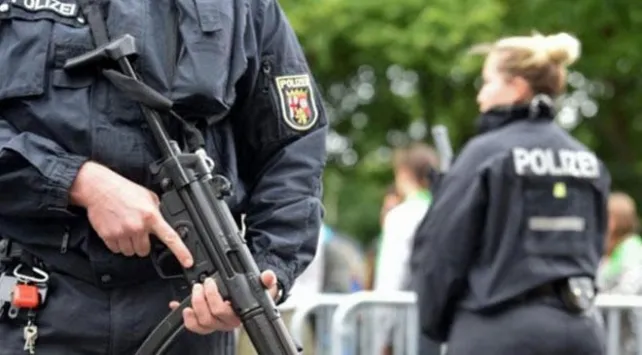 İtalya'da rehine krizi: 4 yaralı   İtalya’nın Fiuggi şehrinde bir