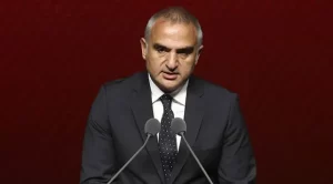 Kültür ve Turizm Bakanı Mehmet Nuri Ersoy, kadını erkeği, yaşlısı