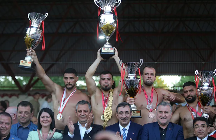 663. Tarihi Kırkpınar Yağlı Güreşleri başpehlivanlık final güreşlerinde rakibi Mustafa