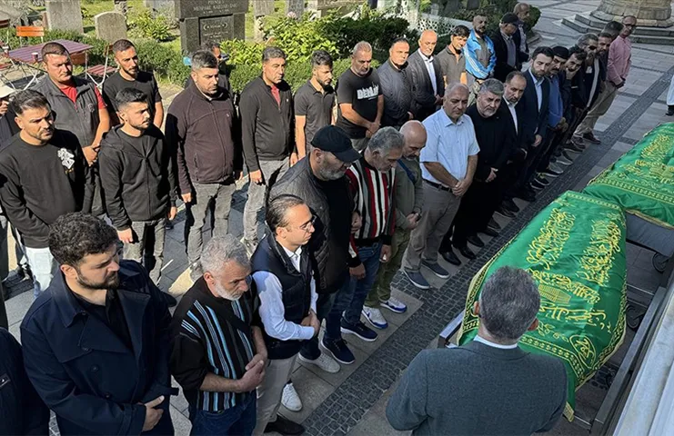 Almanya'nın Eberswalde kentinde çıkan yangında hayatını kaybeden Emine Çoban ve