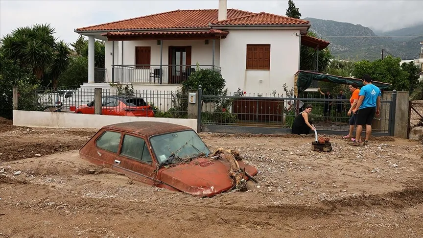Yunanistan'da eylülde sel felaketinin yaşandığı bölgelerden Kardiça'nın Metamorfosi köyünün sakinleri,