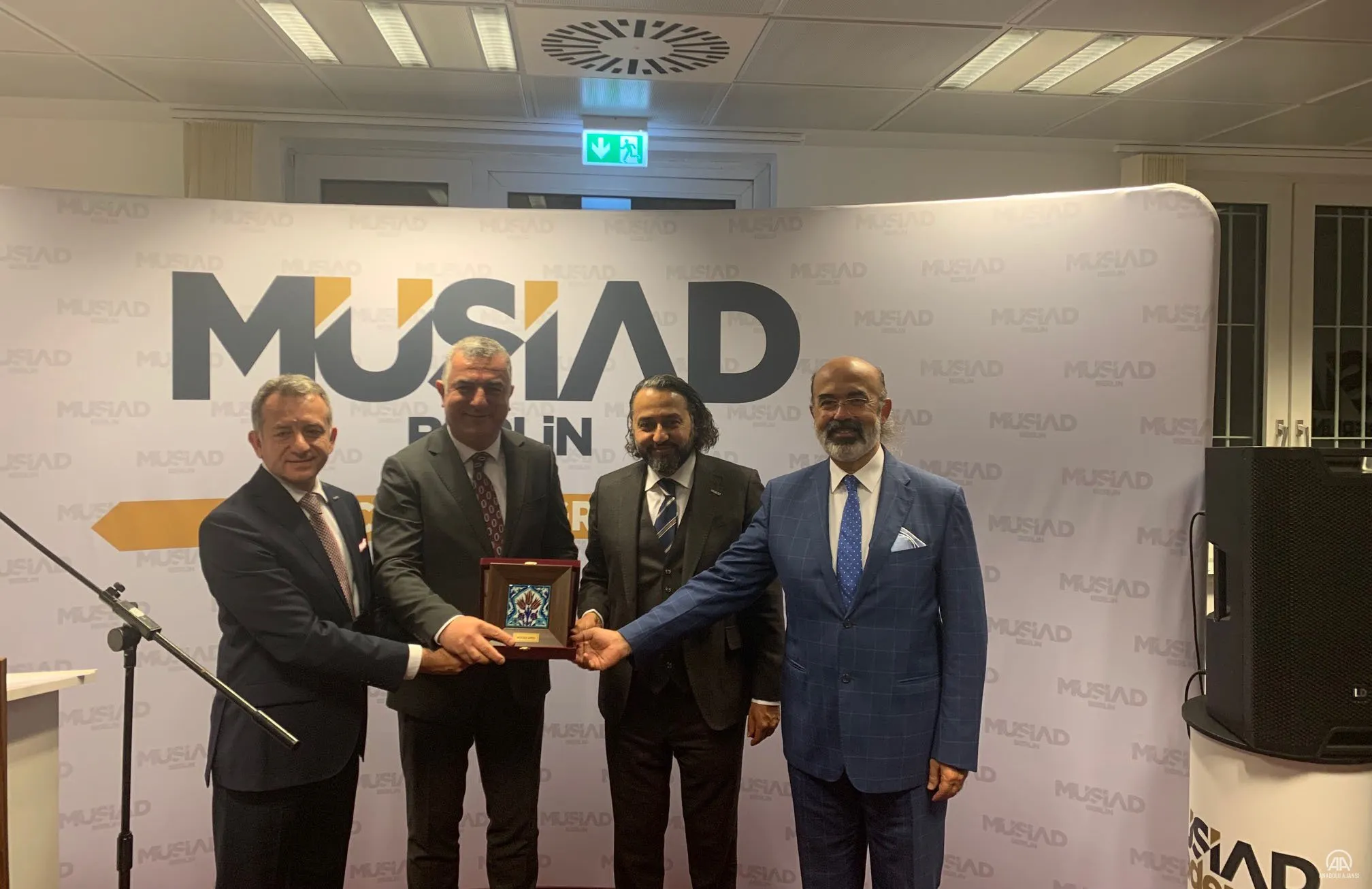 "Sizler kazanın ki toplum kazansın. Sizler kazanın ki Almanya’daki Türk