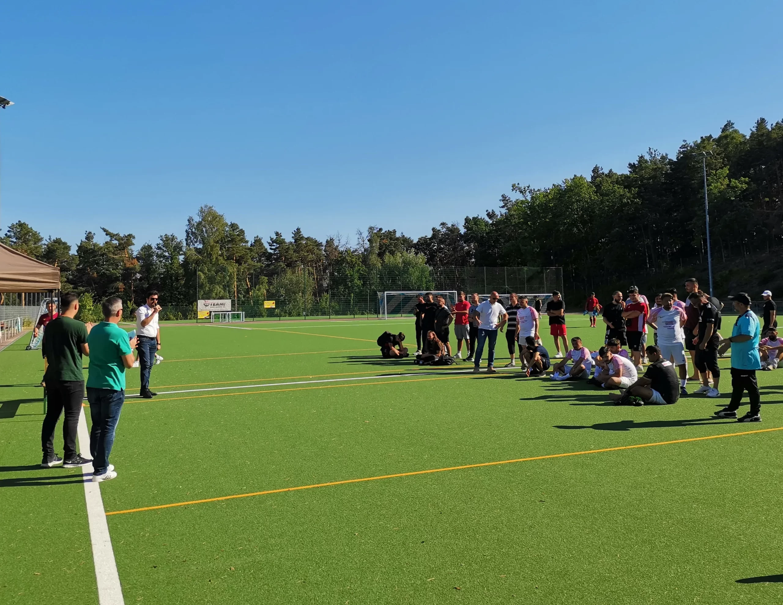Almanya’nın Rheinland-Pfalz eyaleti Eisenberg şehrinde “Futbol Bahane, Kardeşliğimiz Şahane” temasıyla