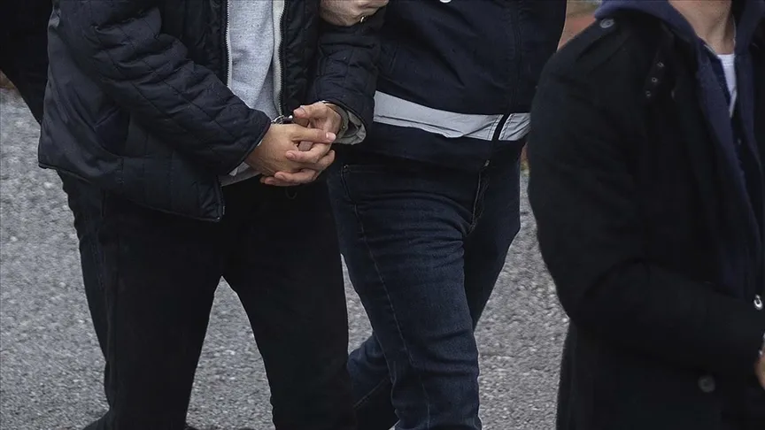 Gözaltına alınan kişilerin FETÖ üyeliğinden dosyaları ve pasaportlarında "şerh kaydı"
