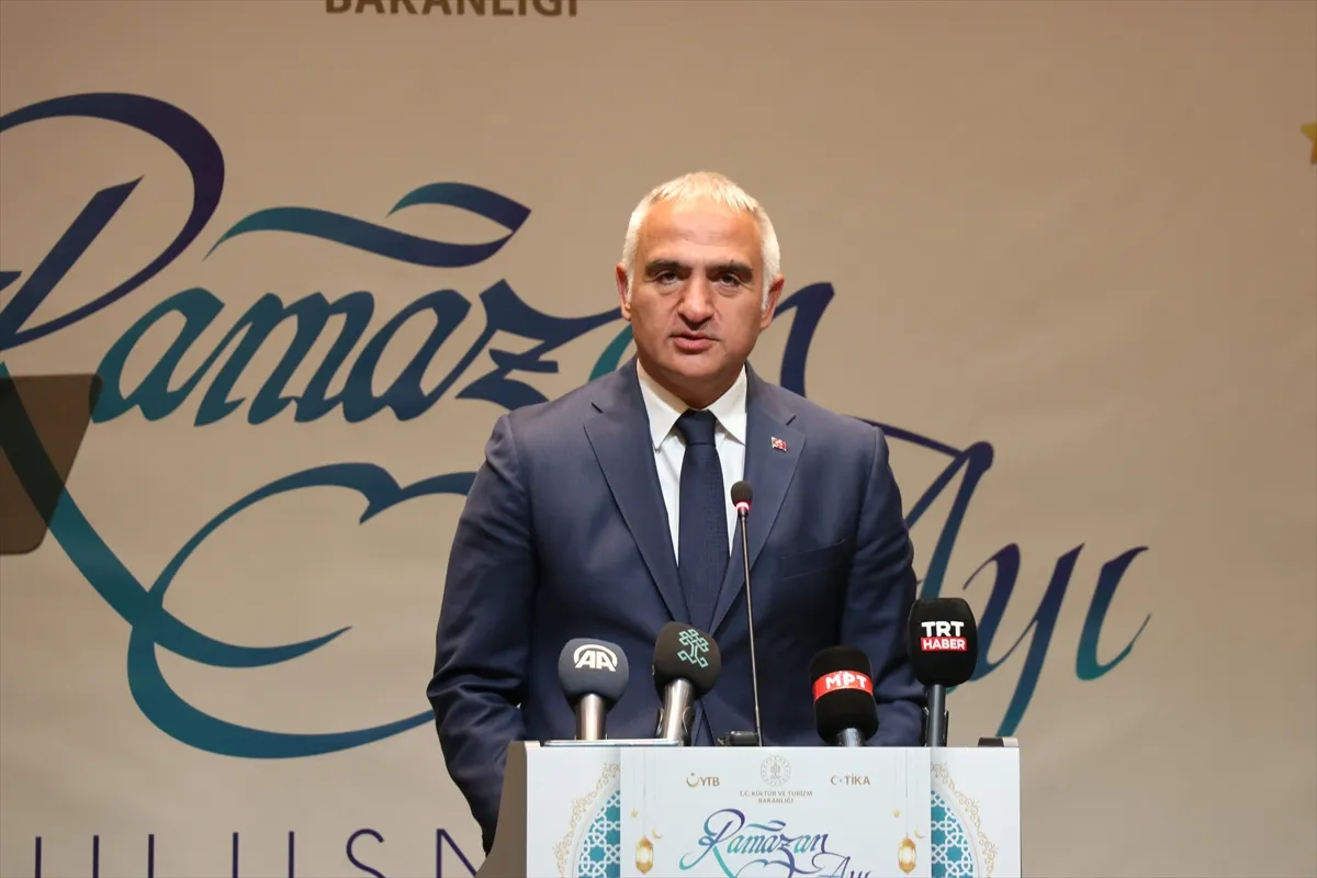 "Sadece kendimizle, kendi toplumumuzla yetinmek bize yakışmaz. İnsanlığa el uzatmak,