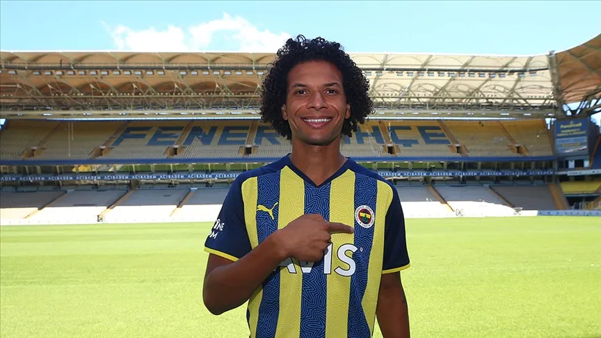 Fenerbahçe Kulübü, Brezilyalı futbolcu Willian Arao ile 2+1 yıllık sözleşme