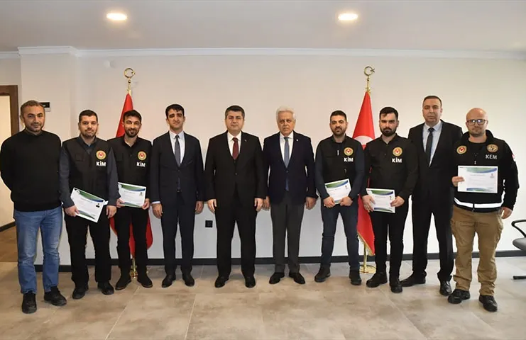 Edirne Valisi H. Kürşat Kırbıyık, İpsala Sınır Kapısı'nda bir tırda