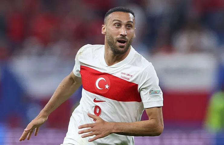 Fenerbahçe, Cenk Tosun'u kadrosuna katmaya hazırlanıyor. Sarı-lacivertliler serbest oyuncu statüsündeki