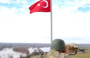 Edirne'de yasa dışı yollardan Yunanistan'a geçmeye çalışan 4'ü Fetullahçı Terör