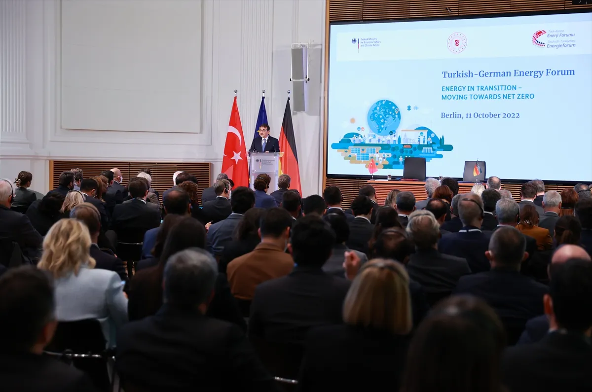 "Türkiye, sadece kendi enerji arz güvenliğini sağlamakla yetinmeyip yakın coğrafyasındaki