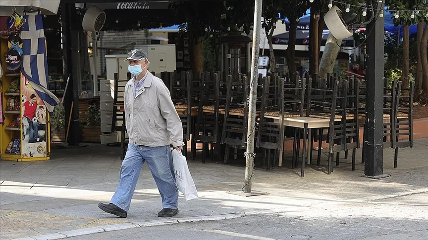 Yunanistan Başbakanı Kiryakos Miçotakis, artan vaka sayısına ve yoğun bakımlarda