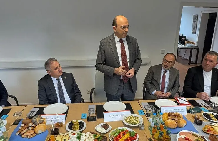 Zonguldak AK Parti Milletvekili Saffet Bozkurt, Essen Başkonsolosu Taylan Özgür
