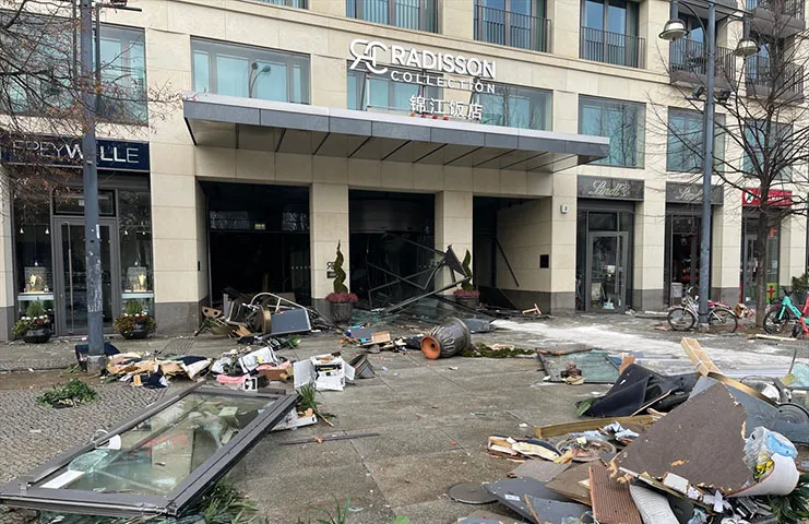 Almanya'nın başkenti Berlin'de içinde 1500 balığın bulunduğu 16 metre yükseklik