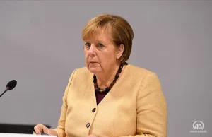Almanya Başbakanı Angela Merkel, yeni tip virüsü sinsi olarak nitelendirerek