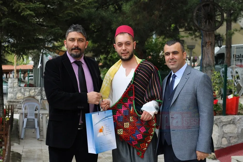   Batı Trakya Azınlığı Yüksek Tahsilliler Derneği bünyesinde faaliyet yürüten