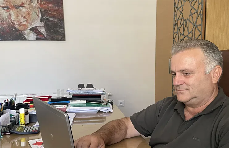 Batı Trakya Türk Öğretmenler Birliği (BTTÖB) Başkanı Aydın Ahmet, öğrenci