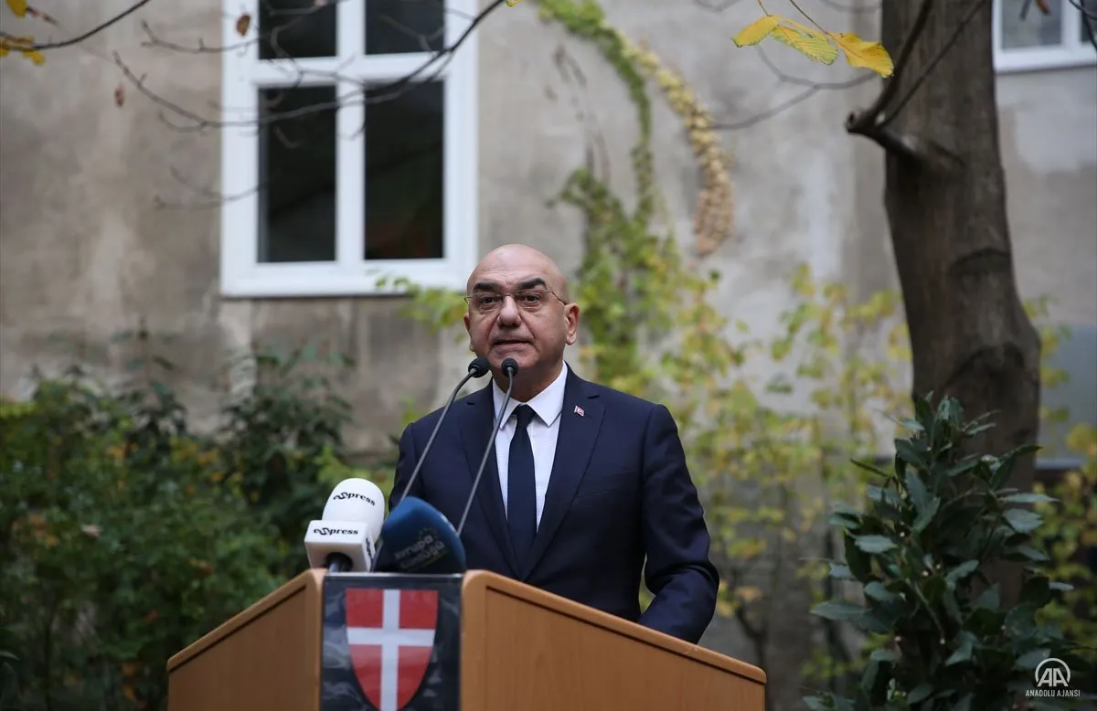 Viyana Belediye Başkanı Micheal Ludwig:
"Çok çirkin bir şekilde tezahür etmiş