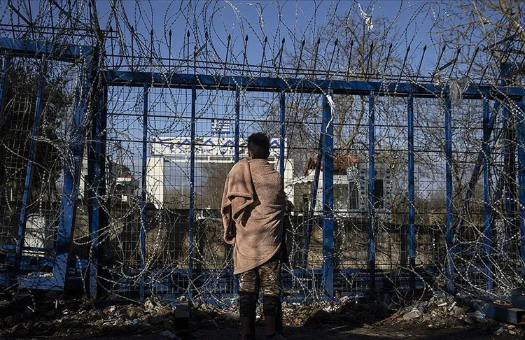 Avrupa Birliği Komisyonu, Yunanistan'ın göçmenlerin geçişlerini engellemek için Türkiye sınırına