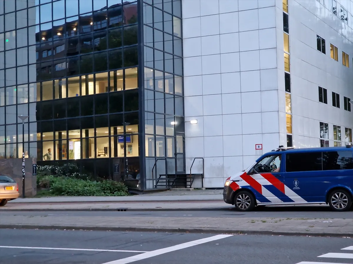  Hollanda'nın Rotterdam kentinde 32 yaşındaki bir şüpheli tarafından geçekleştirilen silahlı