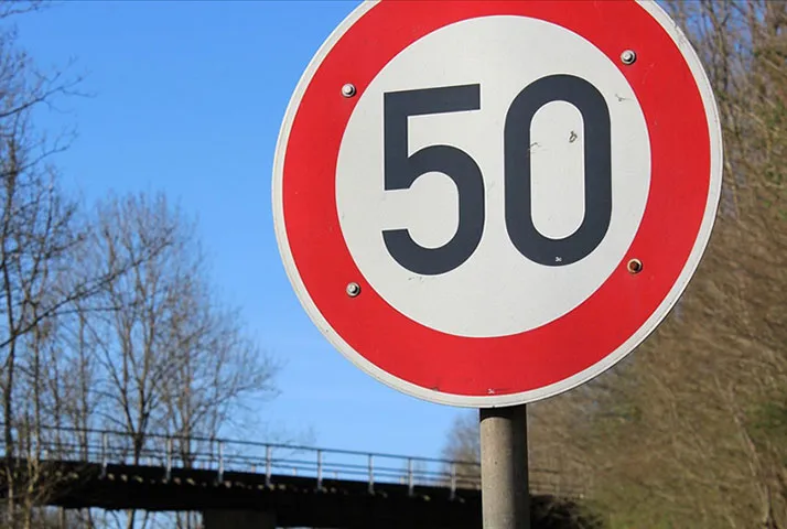 Finlandiyalı iş adamı Anders Wiklof'a, 50 kilometre hız sınırı bulunan