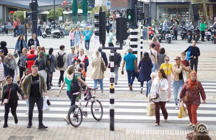 Hollanda'da, son 1 haftada 110 bin 558 kişide yeni tip