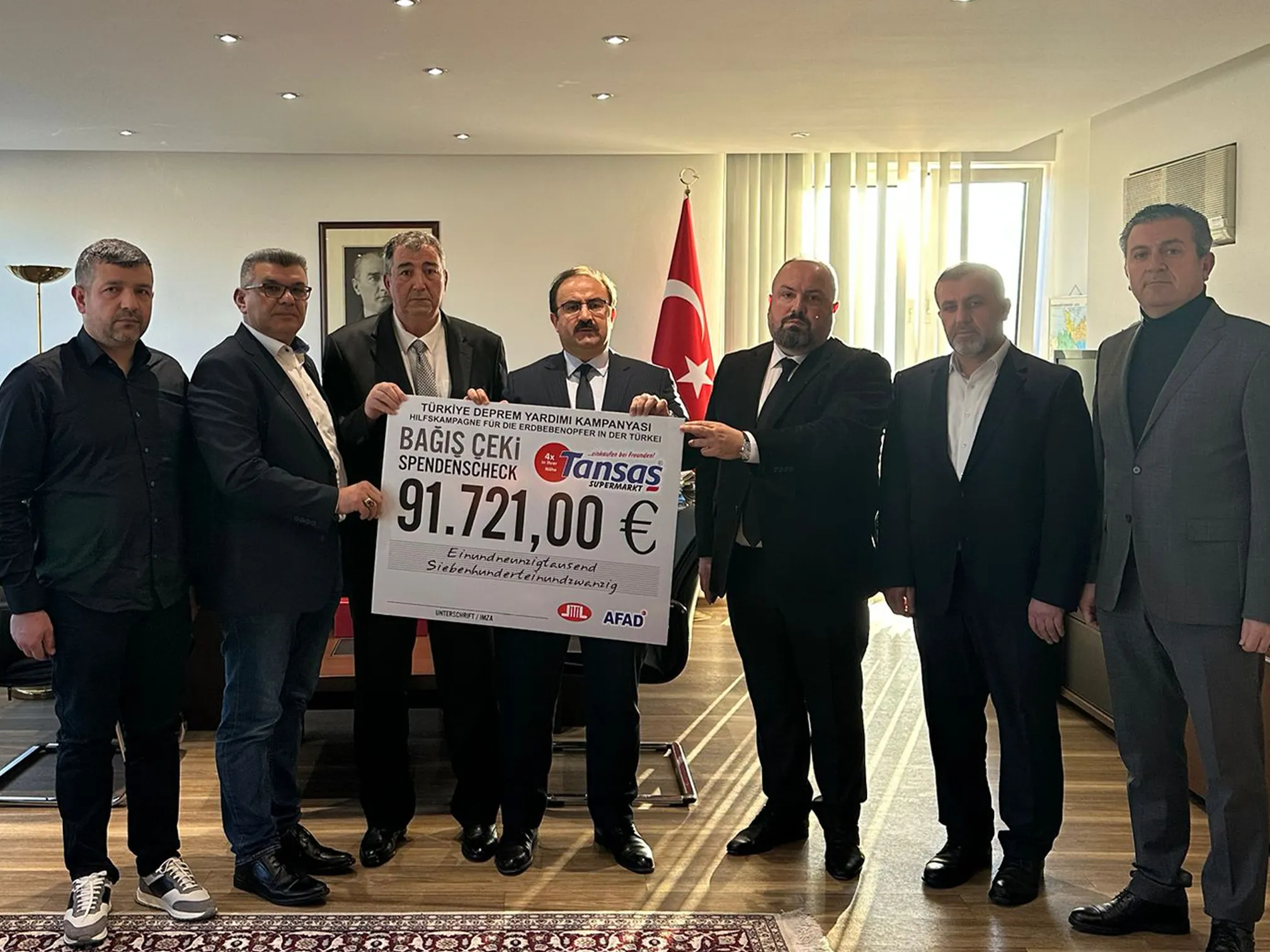 Tansaş marketler zinciri ortaklarından Türkiye'de meydana gelen depreme büyük destek.