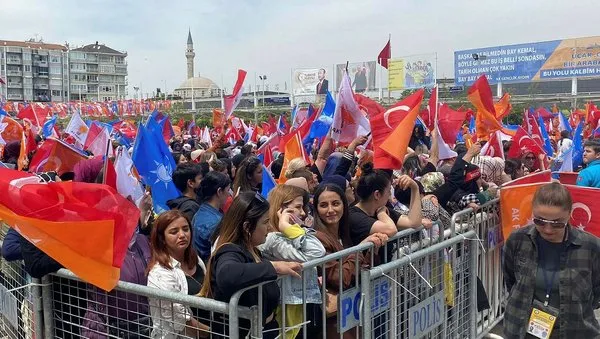 Cumhurbaşkanlığı seçimlerine kısa süre kala mitinglerine devam eden Başkan Recep