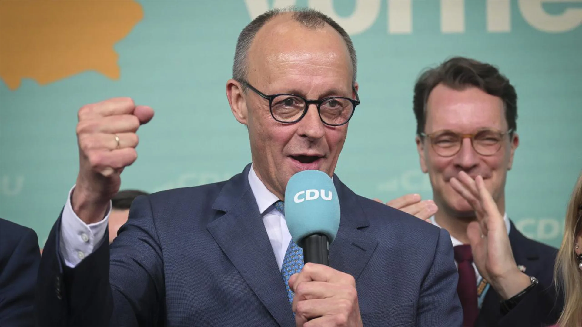 Almanya’da yapılan erken genel seçimlerde, Hristiyan Birlik partilerinin (CDU/CSU) başbakan