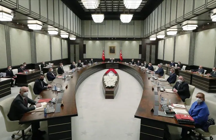 Cumhurbaşkanlığı Kabinesi bugün virüs gündemiyle toplanıyor. Kritik toplantı saat 15.00'te