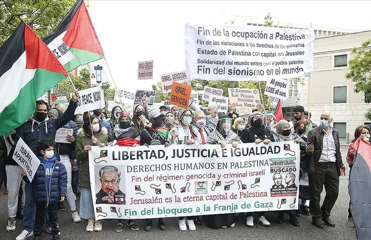 Madrid'de 'Filistin'e destek, ateşkese saygı' yürüyüşü
İspanya'nın başkenti Madrid'de, sivil toplum