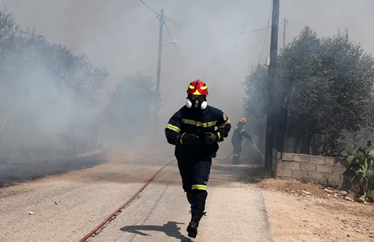 Yunanistan'ın İnebahtı (Nafpaktos) kenti yakınlarında çıkan orman yangını nedeniyle 3