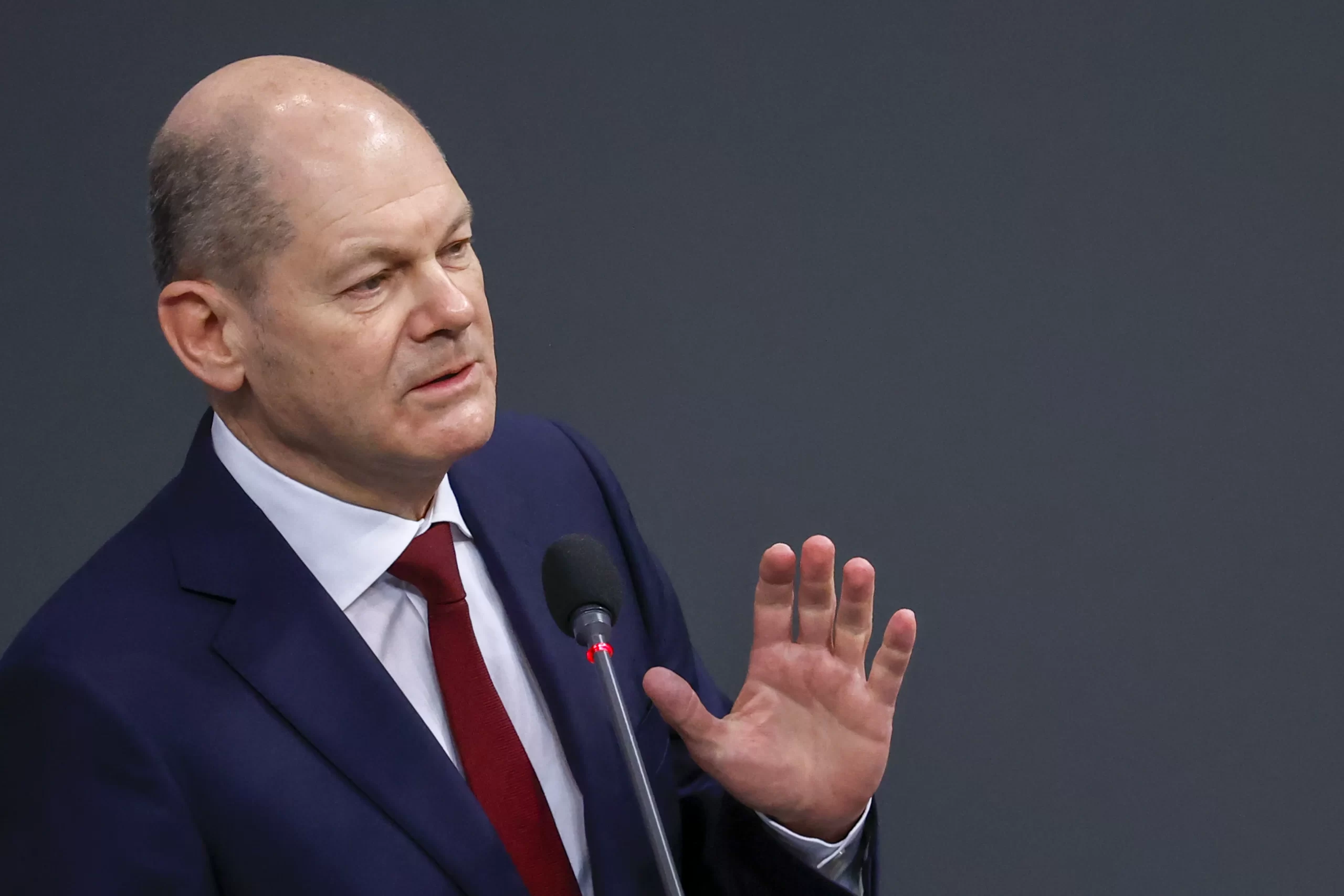 Almanya Başbakanı Olaf Scholz, iklim değişikliğine dikkati çekmek amacıyla müzelerde