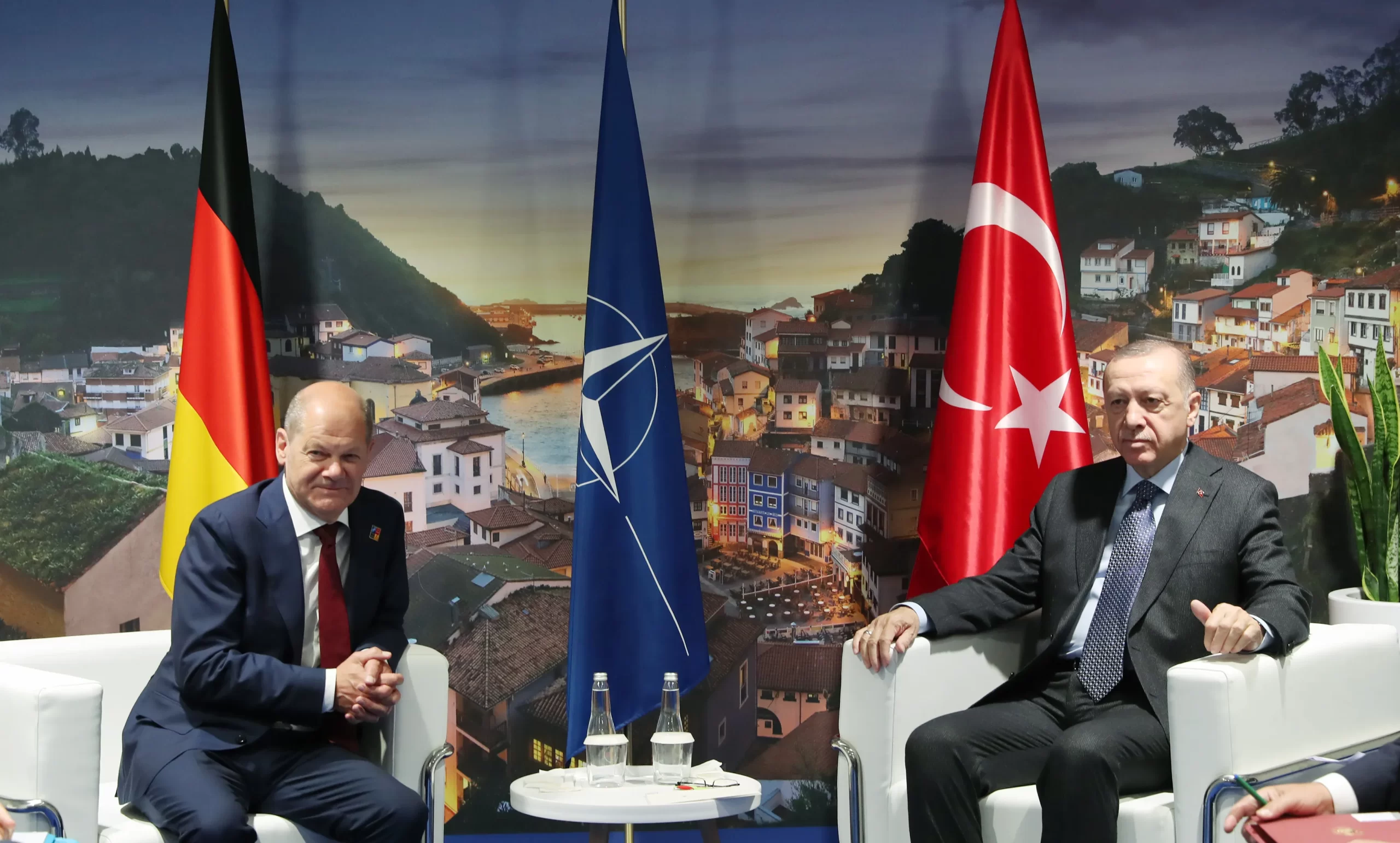 Cumhurbaşkanı Recep Tayyip Erdoğan, Almanya Başbakanı Olaf Scholz ile görüştü.