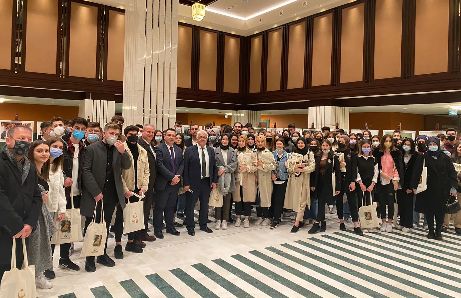 TİKA Başkan Yardımcısı Çevik, Batı Trakyalı Türk gençleriyle bir araya geldi Cumhurbaşkanlığı Millet Kütüphanesinde YTB tarafından düzenlenen "Davasına Sadık Bir Adam"