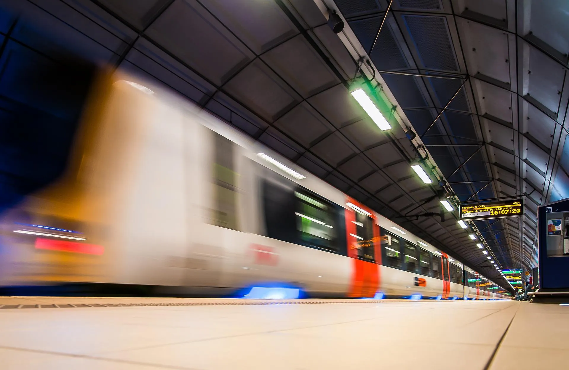 İngiltere'de tren sürücülerinin (vatmanlar ve makinistler) bu hafta sonunda 24