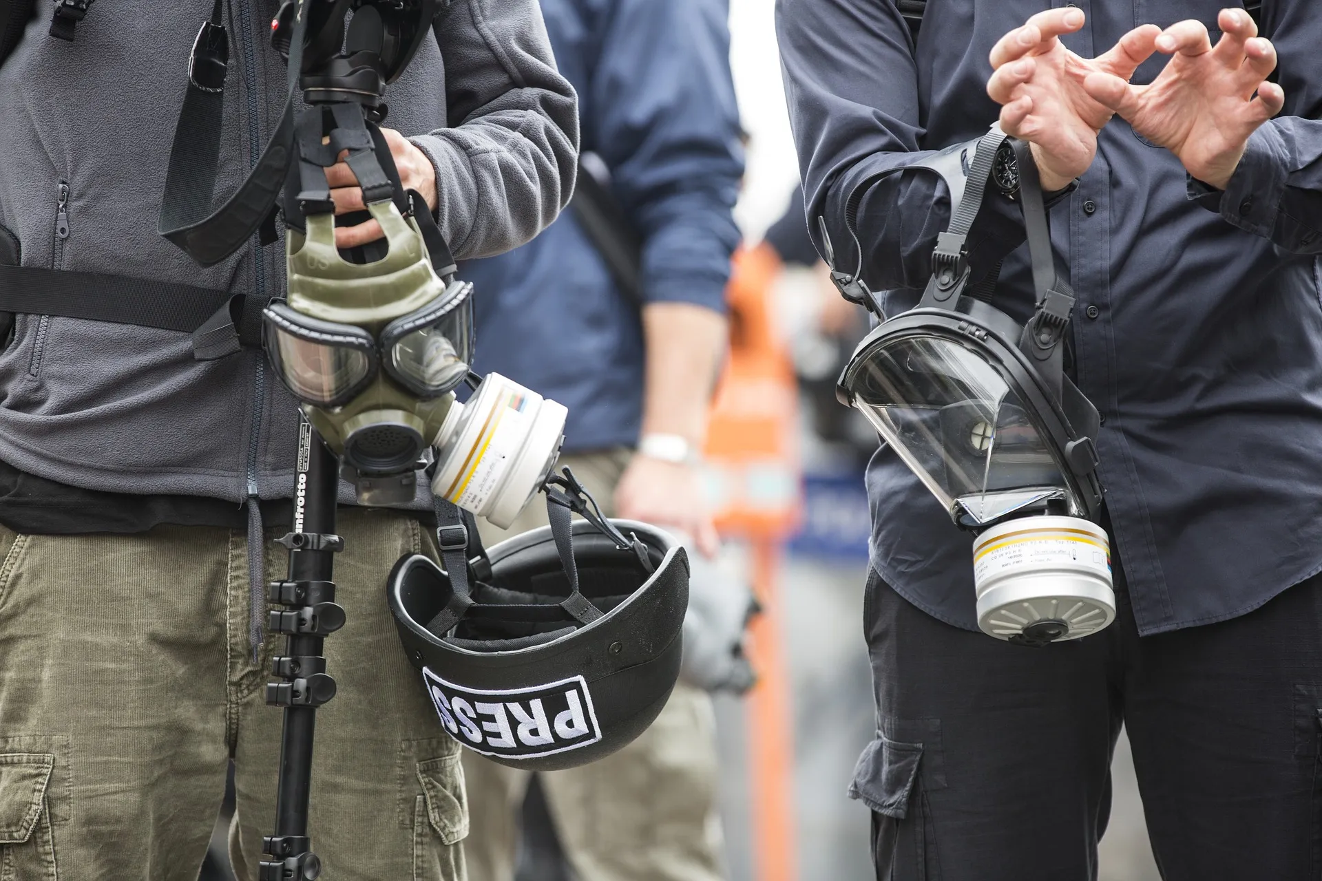 Almanya’nın Hamburg kentinde polisin gösteri yapan çevrecilere karşı biber gazı