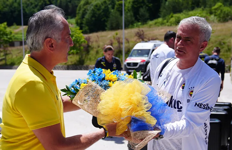 Teknik direktör Jose Mourinho yönetimindeki Fenerbahçe, Can Bartu Tesisleri'nden kalkan