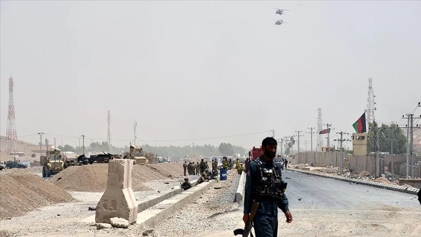 Afganistan'ın güneyindeki Kandahar vilayetinde bomba yüklü araçla askeri üsse düzenlenen