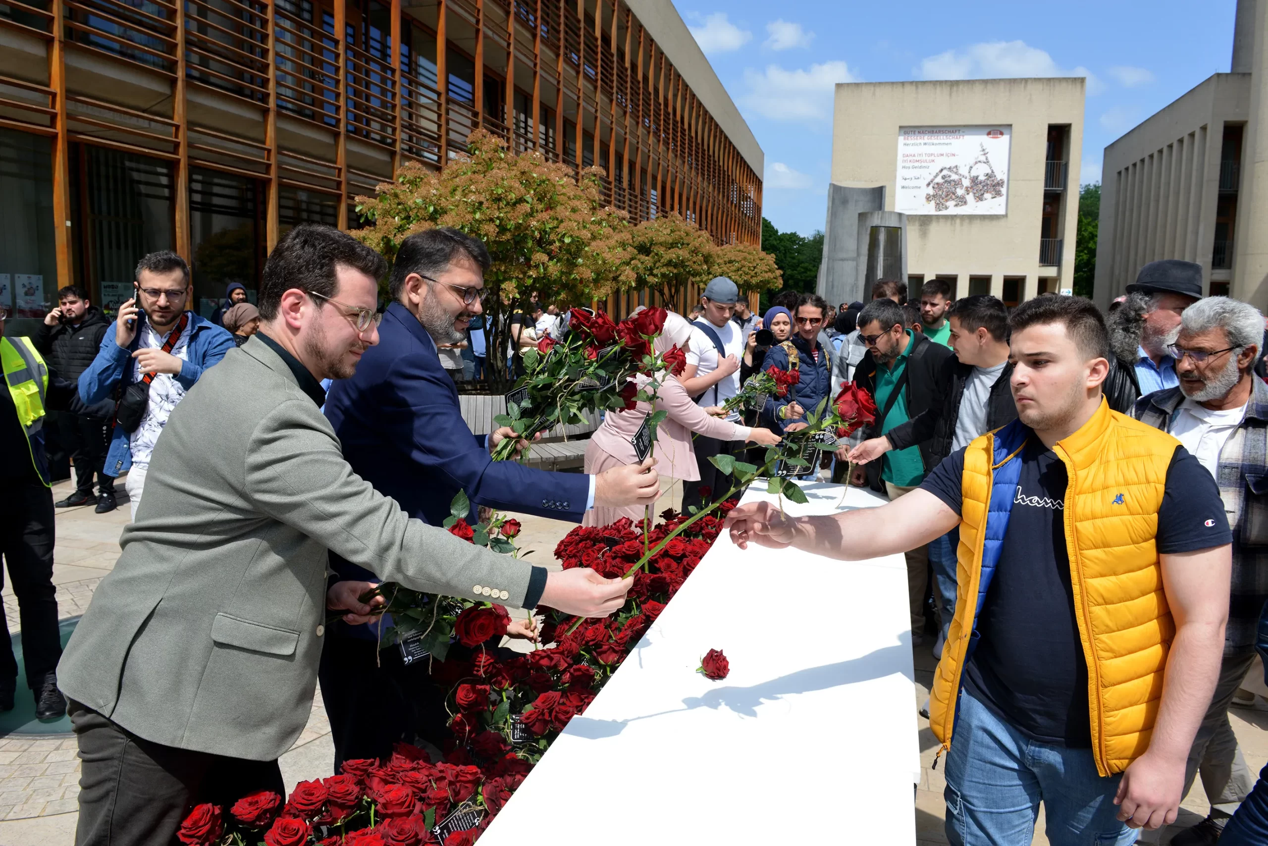 Almanya’da Diyanet İşleri Türk İslam Birliği‘ne (DİTİB) bağlı camilerde bugün